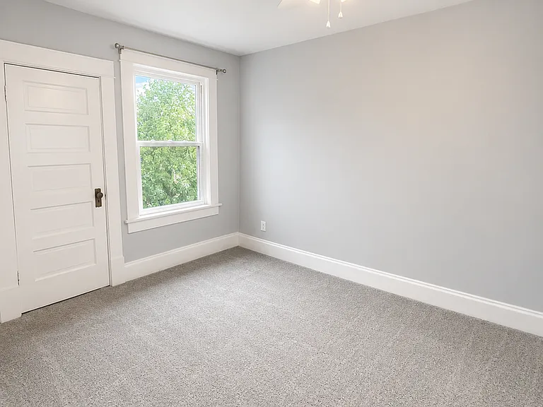 390 E Whittier St — Photo 14