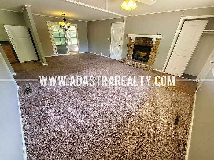 3 bed, 1.0 bath, 986 sqft, $1,595 — Photo 3