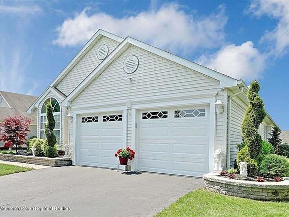 5th image of 75 Rosewood Dr