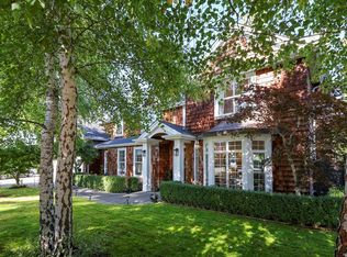 563 Eaglecrest Dr, Qualicum Beach, BC V9K 1E3