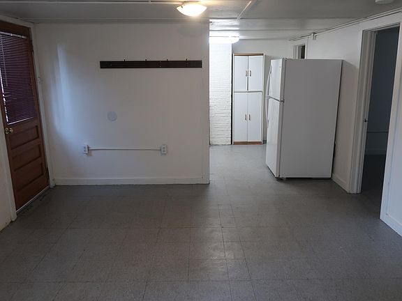 4th image of 940 N Baker Ave Unit B