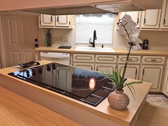 2nd image of 689 Sunny South Ave #689