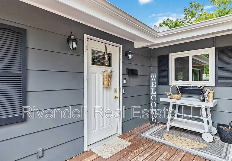 5766 W Elmhurst Dr — Photo 2