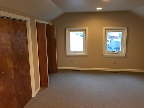 2nd Upstairs bedroom 