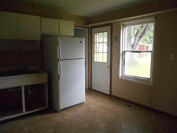 5th image of 504 Martha Dr