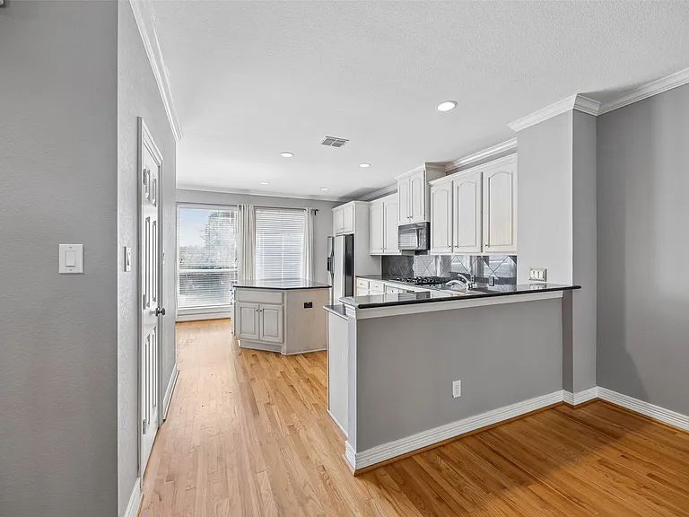 3943 N Hall St — Photo 19
