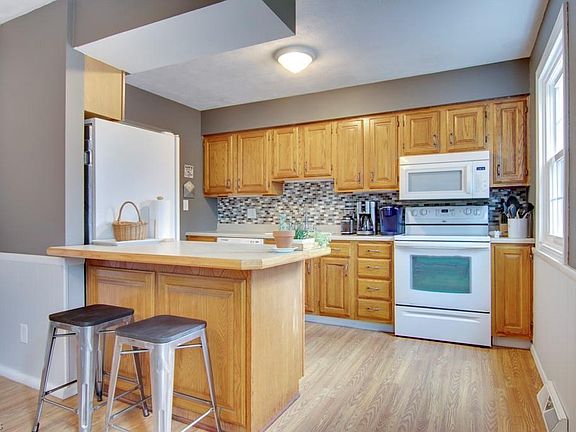 5th image of 422 Green Meadow Dr