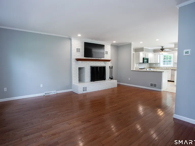 24 Old Mill Dr — Photo 5