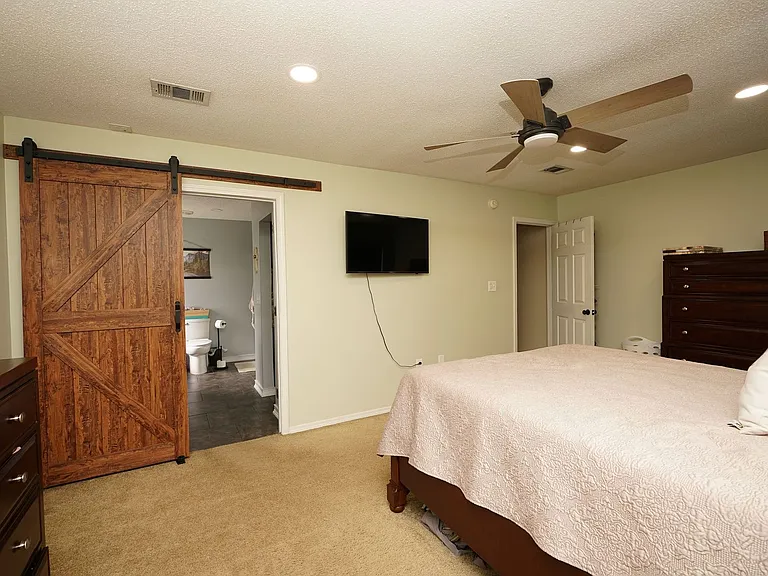704 Becky Thatcher Ct — Photo 21
