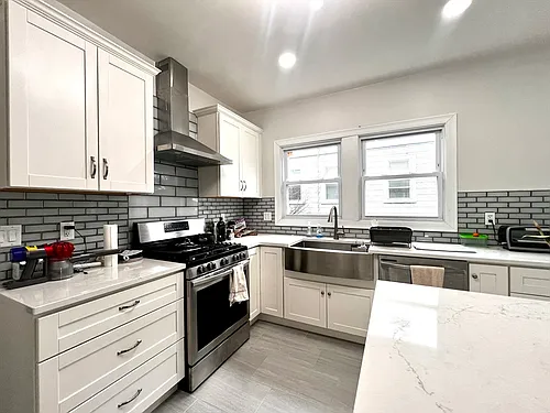 12 Bailey St #1 Photo 1