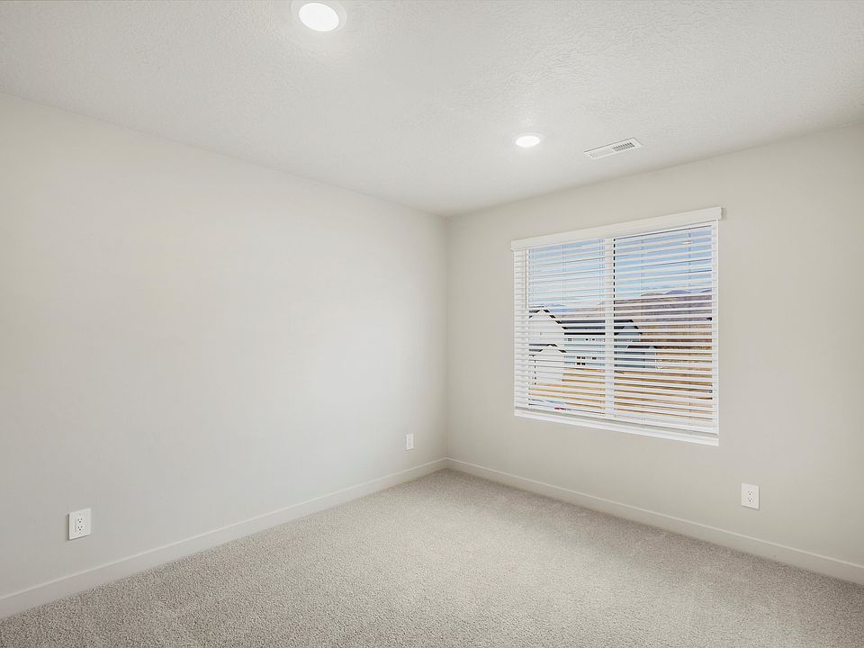 SLC_Pine_ 4241_Bedroom_A_931-N-160-E-Santaquin-UT.jpg