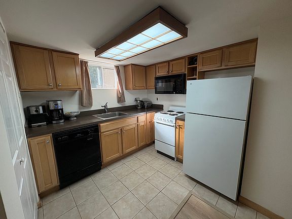 3rd image of 6212 Macarthur Blvd