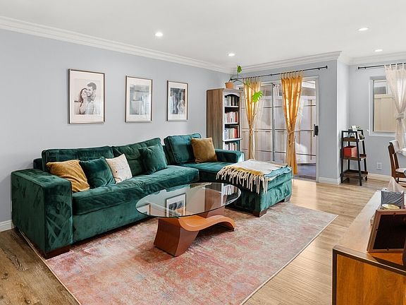 4th image of 525 N Sycamore Ave APT 225