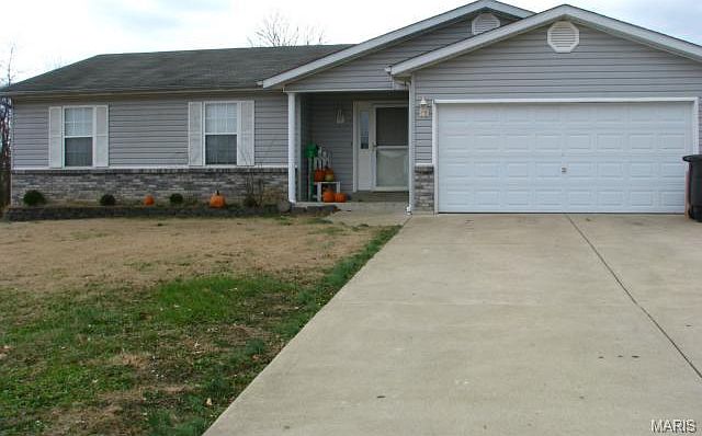 1st image of 33 Graystone Dr