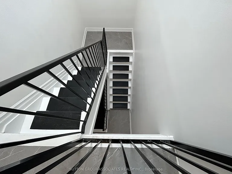 792 College St #2 — Photo 13
