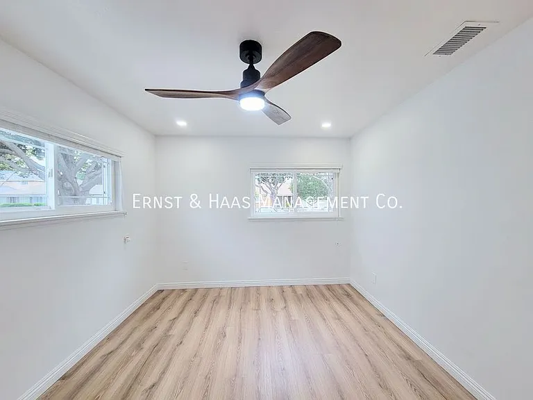 5019 Ashworth St — Photo 22