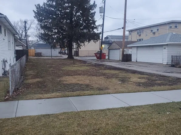 8616 Palmer St, River Grove, IL 60171