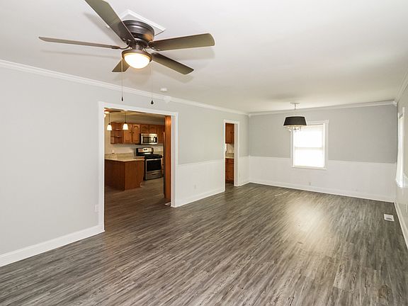 3rd image of 6 Wright Cir