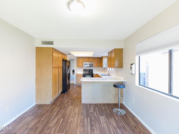 5th image of 1836 N STAPLEY Drive #105