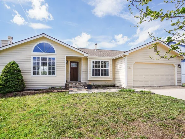2429 Via Linda Dr, Lawrence, KS 66047