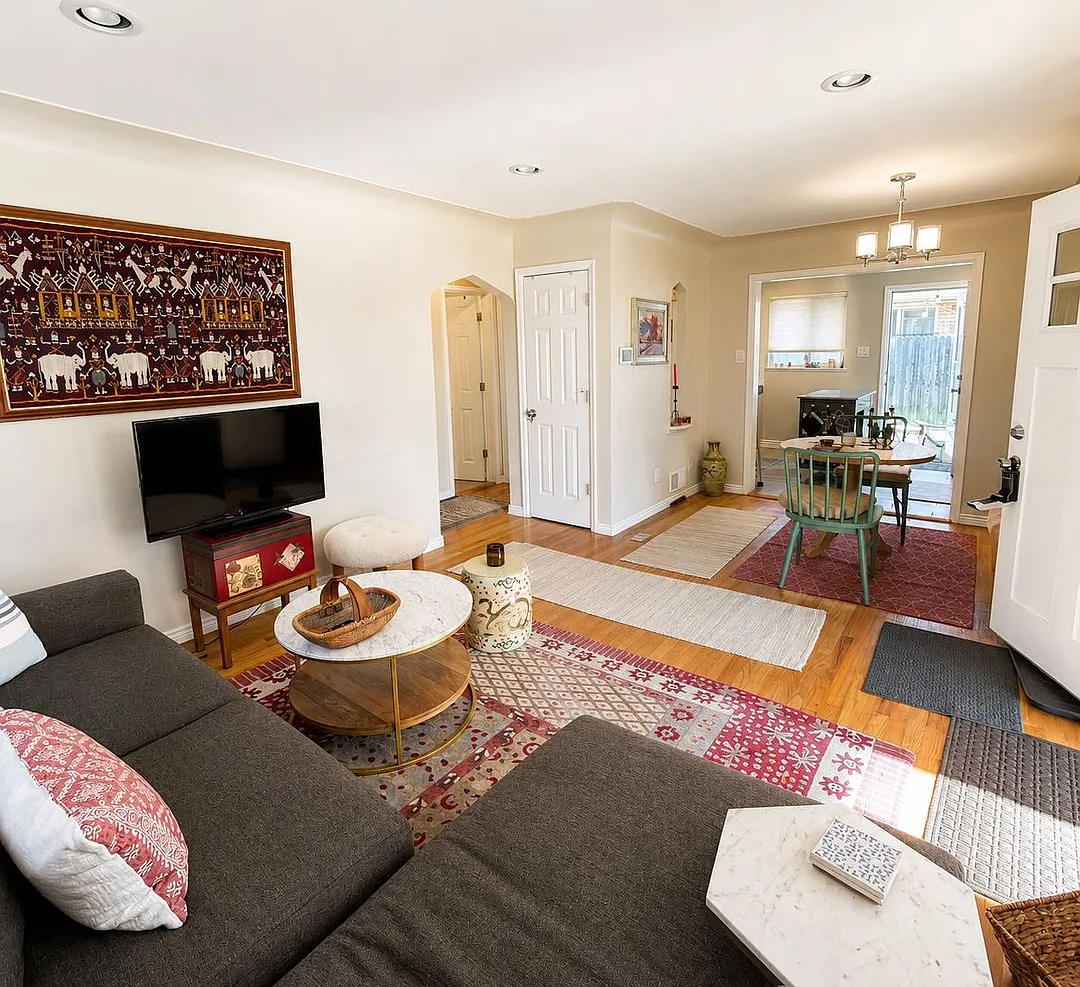 Fully Furnished! Brick Duplex Near Northfield Just Bring Your Clothes! — Photo 1