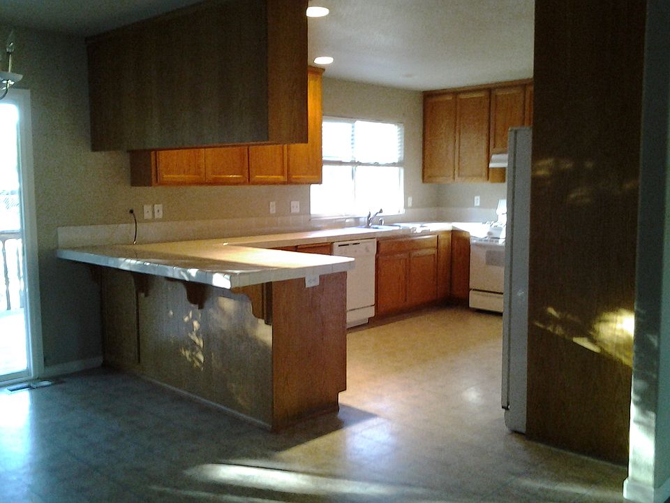 2nd image of 21360 Valley Oak Dr