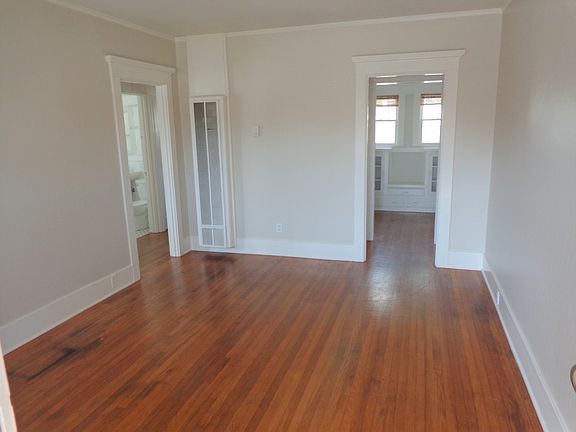 3rd image of 3934-3936 Goldfinch St #3934