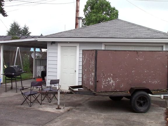 3rd image of 2906 E 25th St