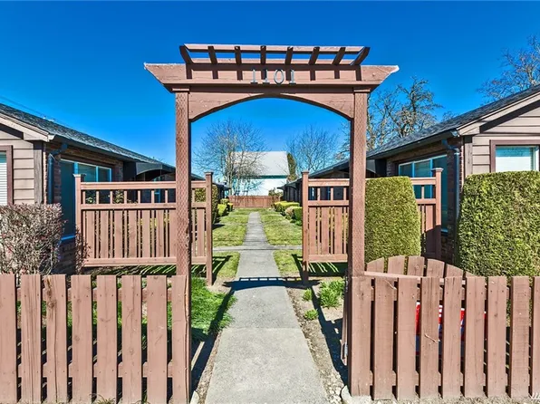 1101 S 38th St Unit D, Tacoma, WA 98418