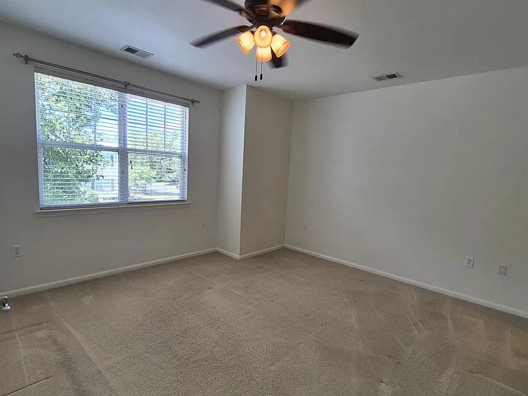 1325 Emsworth Dr — Photo 5