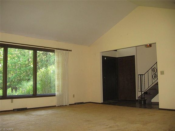 4th image of 705 Echo Dr