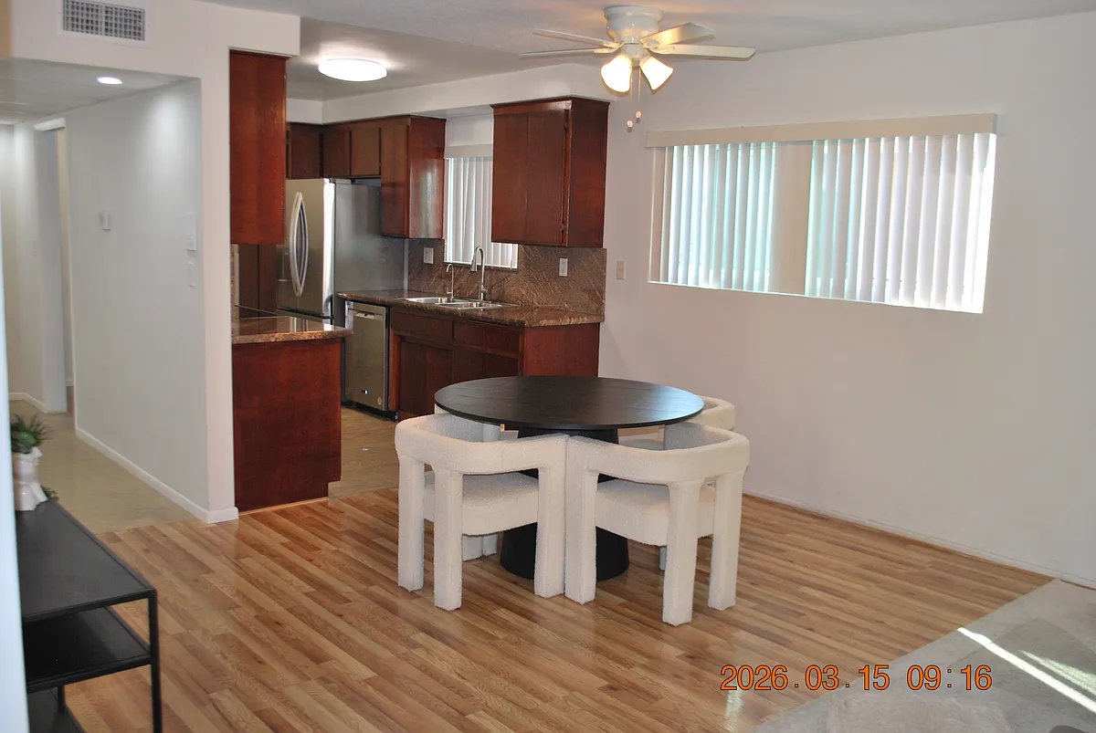 Building Photo - 612 N Louise St #307