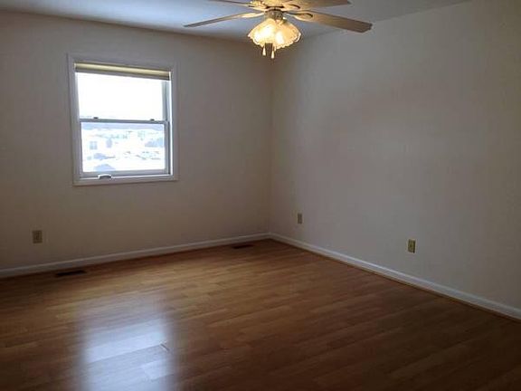 4th image of 8220 Vicksburg Pl