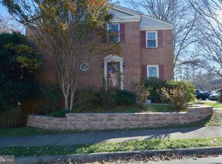 7922 Treeside Ct, Springfield, VA 22152