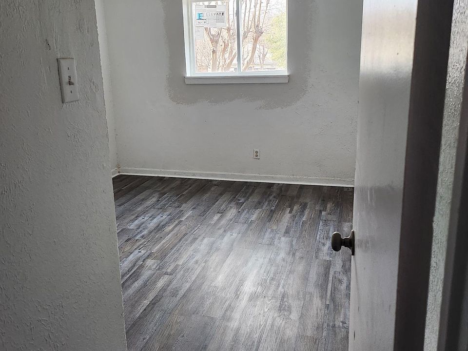 2nd image of 409 E 9th St APT 108