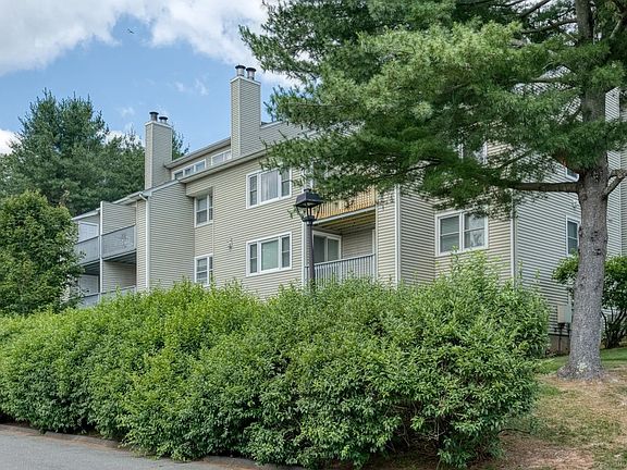 2nd image of 308 Carlton Ln