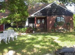 79 S Brookside Ave, Freeport, NY 11520