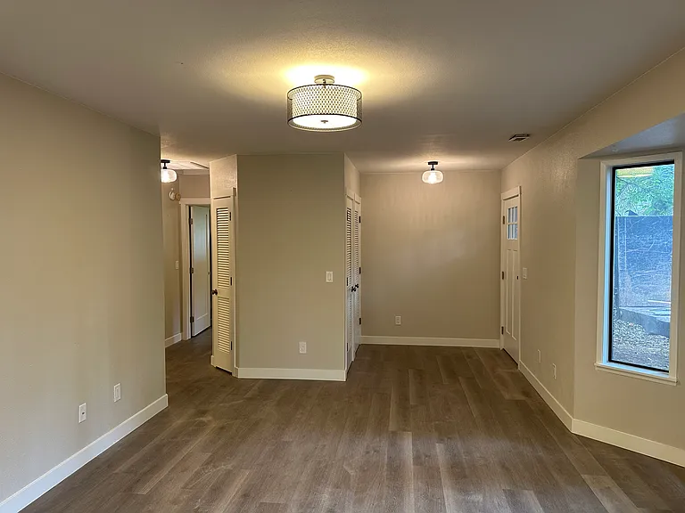 1223 Miller Ave NE — Photo 9