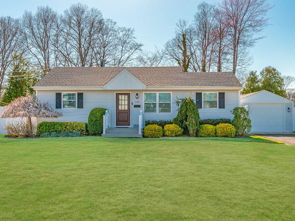 130 Meroke Lane, East Islip, NY 11730