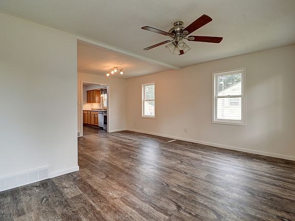 4th image of 1111 W 21st St