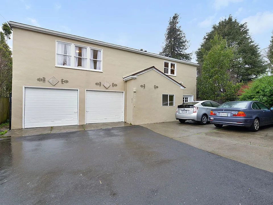 2734 College Ave