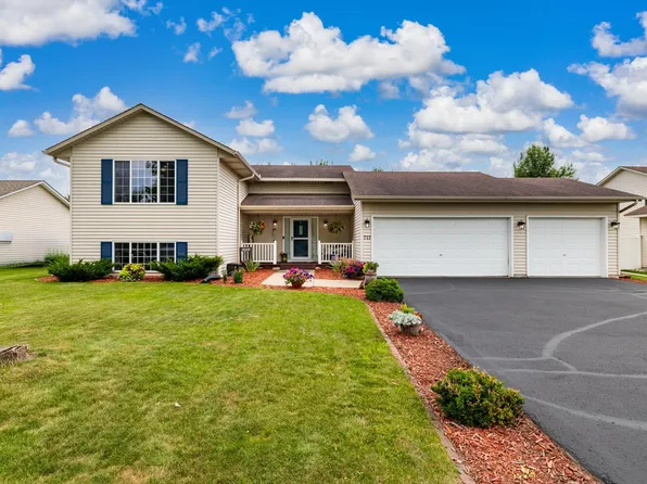 717 Heritage Ln, Belle Plaine, MN 56011