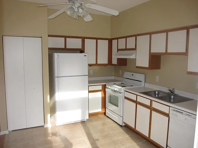 13908 S Oakdale Ct — Photo 6