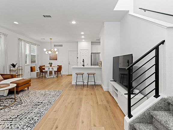 4th image of 2536 Central Park Blvd