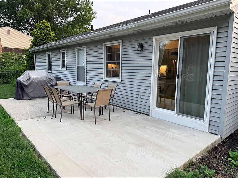 2207 Boxwood Ln — Photo 2