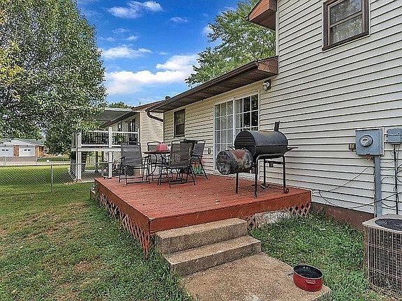 3rd image of 421 Broadridge Dr