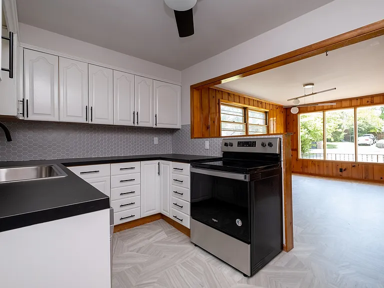 1021 Maynor Ave — Photo 11