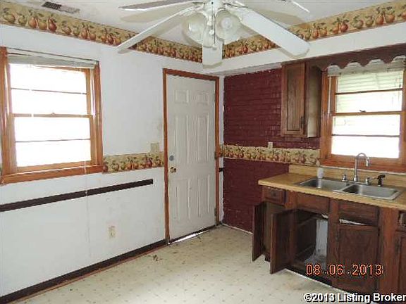 3rd image of 861 S 32nd St
