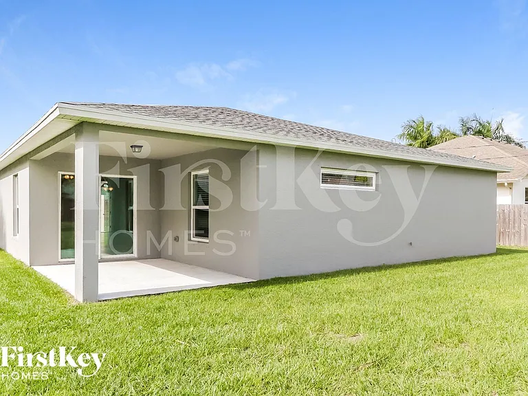 1943 SW Sunglow St — Photo 14