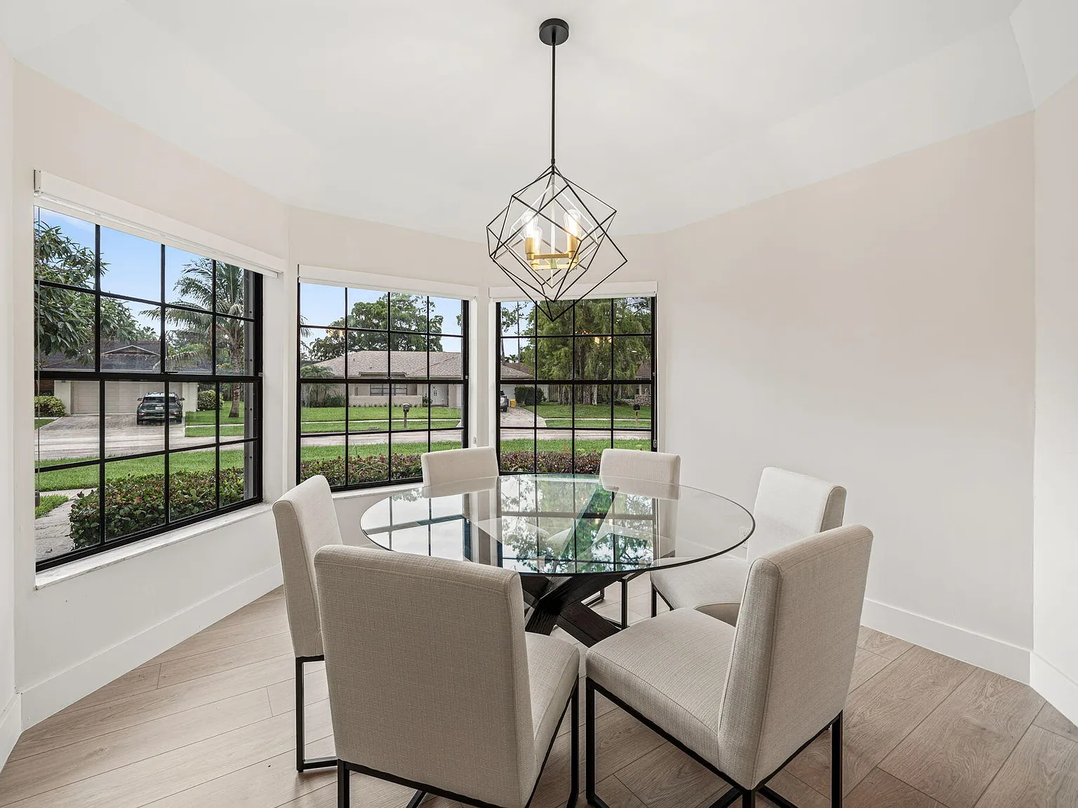3 bed, 2.0 bath, 1594 sqft, $4,000 — Photo 4